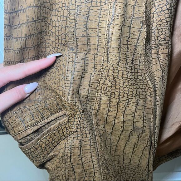 Winlit Genuine Leather Jacket - Picture 11 of 11